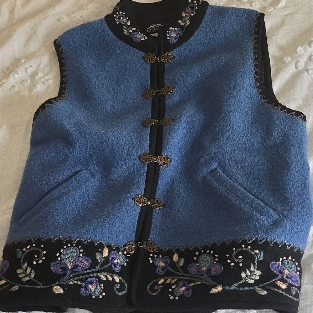 Icelandic Design 100% Boiled Wool  Embroidered Women's Vest. XL.